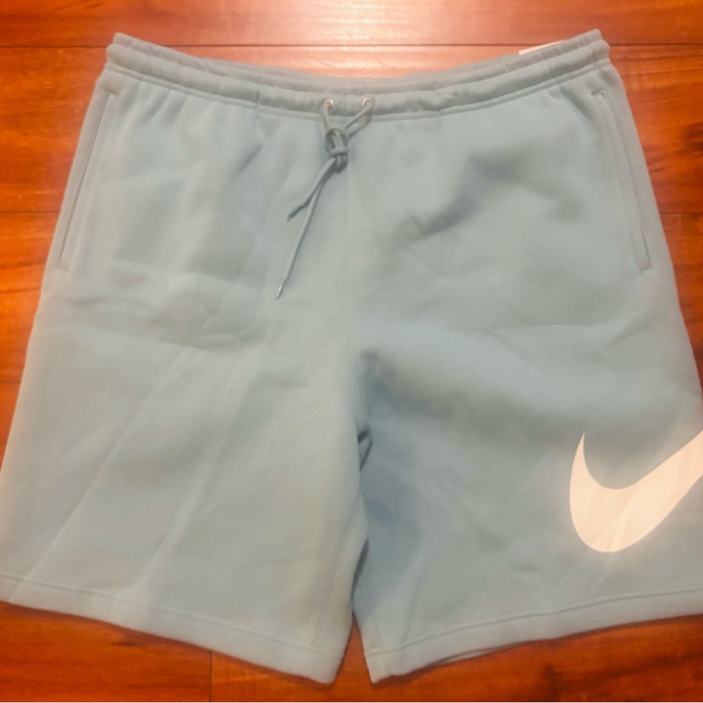 Men’s NWT Nike Club Light Blue Fleece Shorts - XL-
